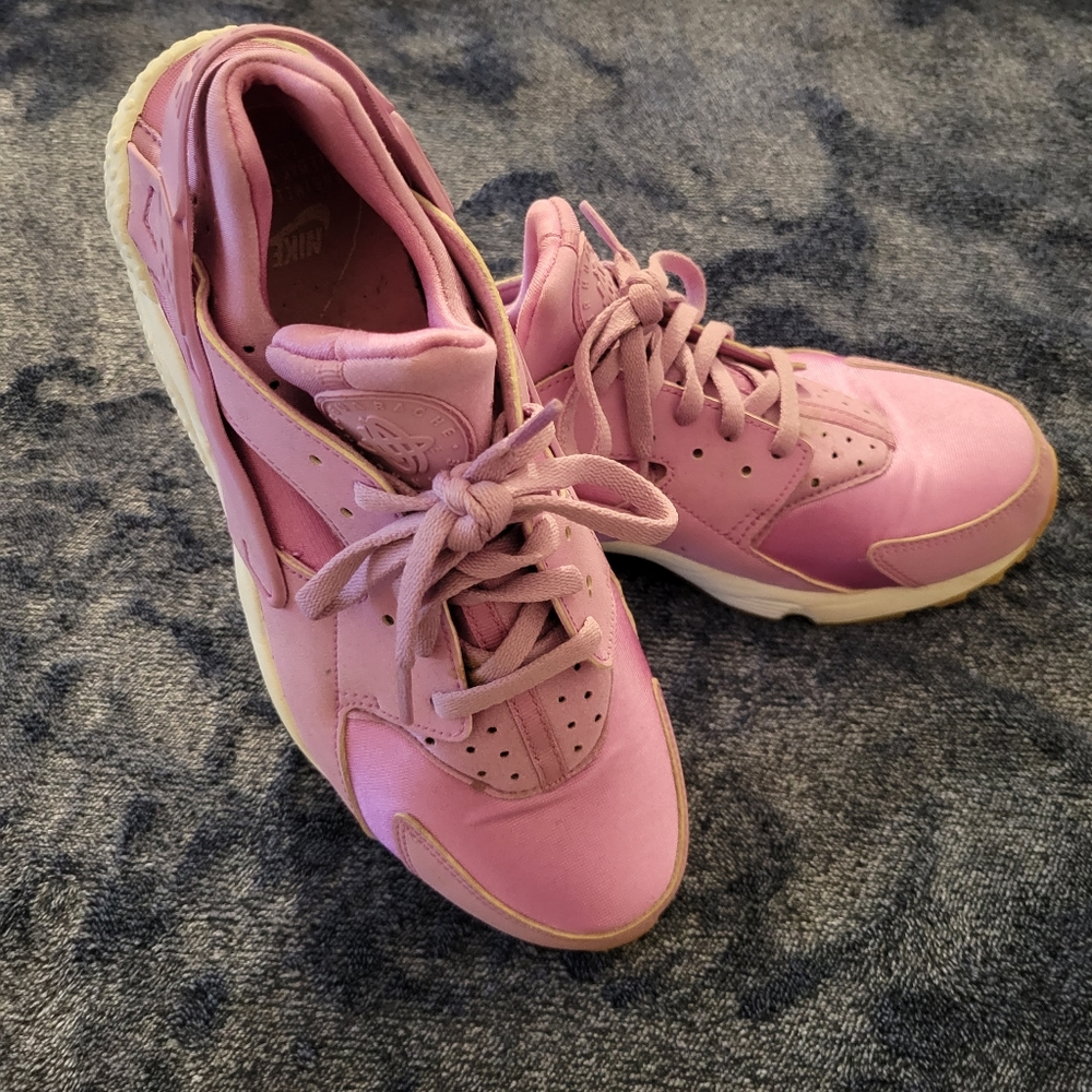 Nike Air Huarache Athletic Shoes